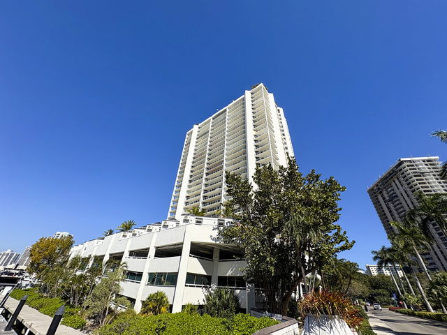 Turnberry Marina Tower  photo 2